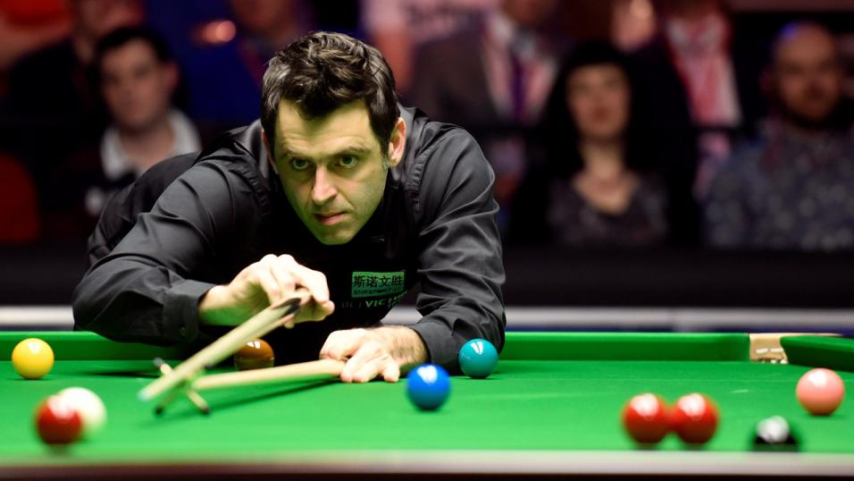 Ronnie O'Sullivan at the snooker table